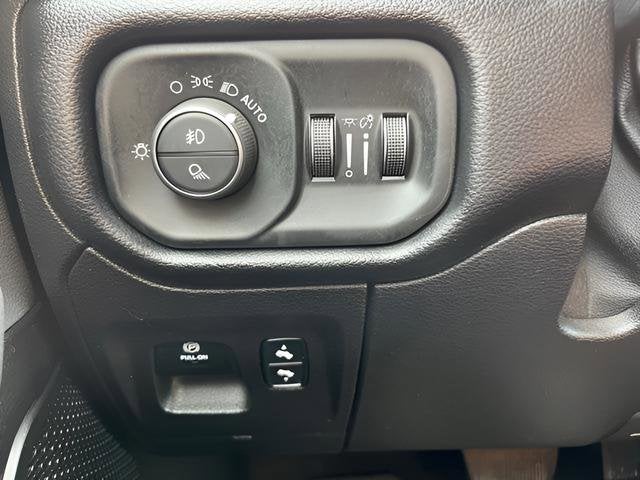 2019 RAM 1500 Big Horn/Lone Star Crew Cab 4x4 5'7" Box