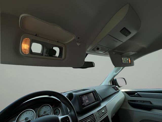 2013 Volkswagen Routan SE w/RSE & Navigation