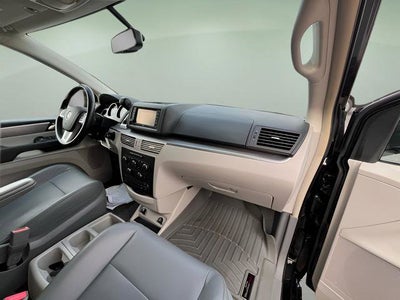 2013 Volkswagen Routan SE w/RSE & Navigation