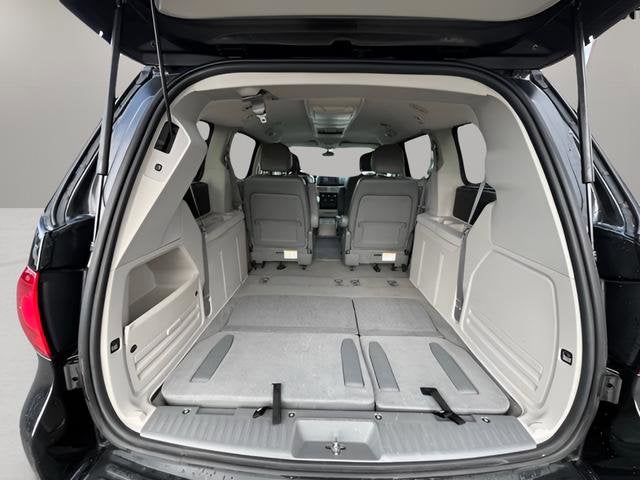 2013 Volkswagen Routan SE w/RSE & Navigation