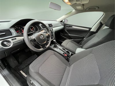 2018 Volkswagen Passat Base