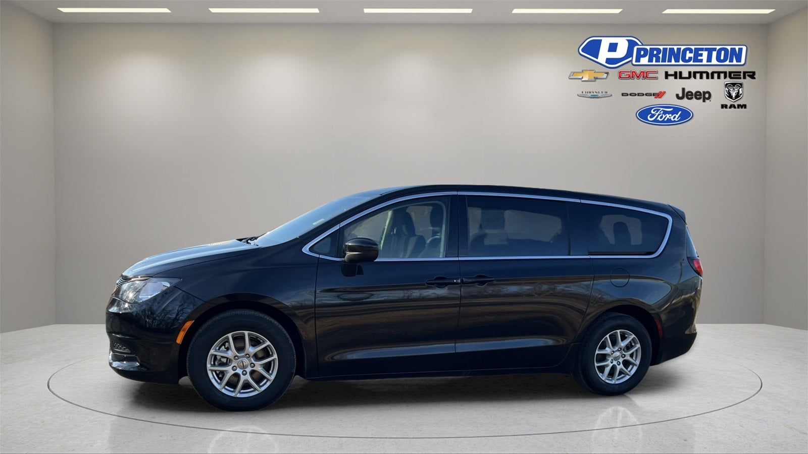 2023 Chrysler Voyager LX