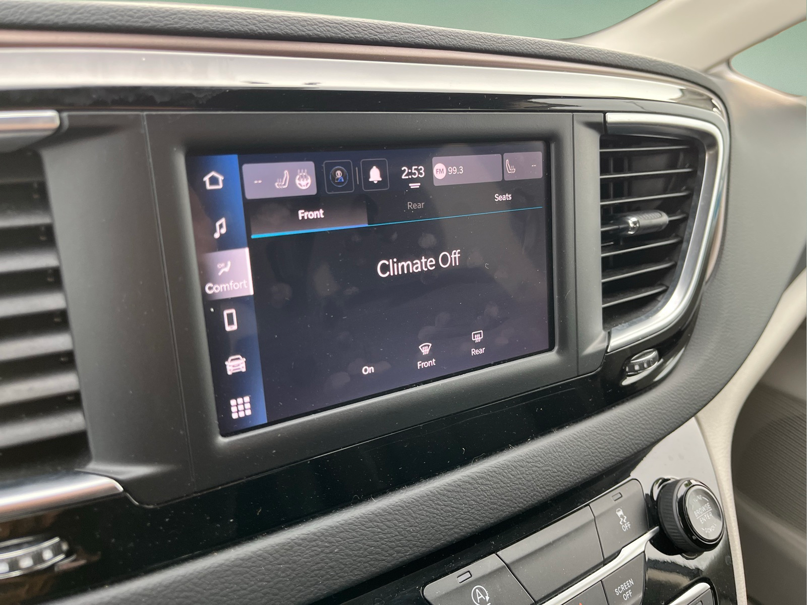 2023 Chrysler Voyager LX