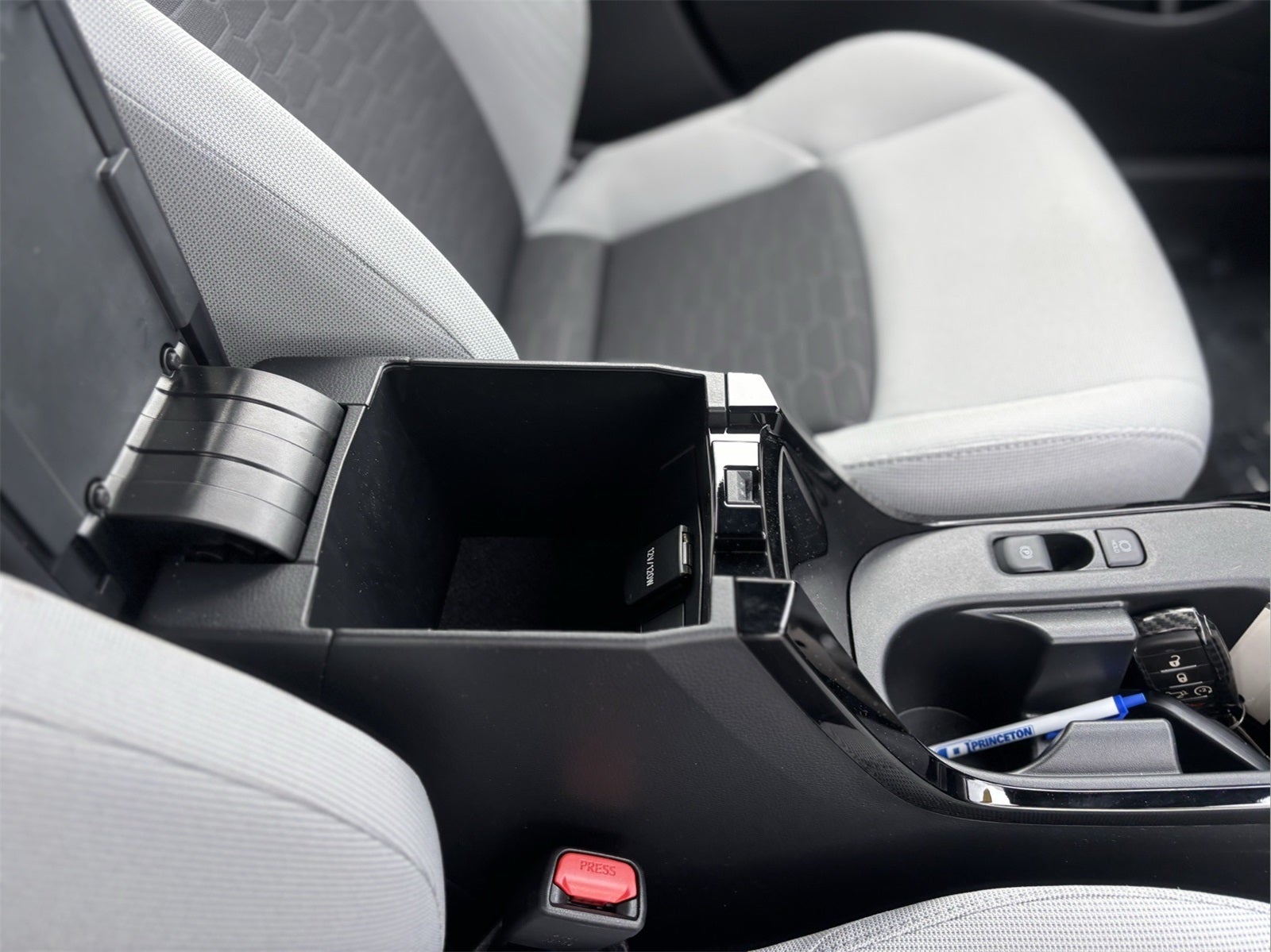 2024 Toyota Corolla Hatchback SE