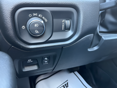 2022 RAM 1500 Big Horn Crew Cab 4x4 5'7' Box