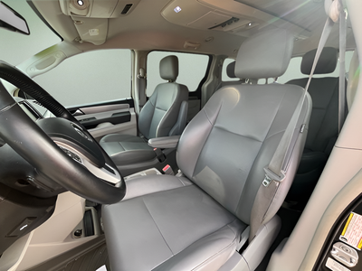 2013 Volkswagen Routan SE