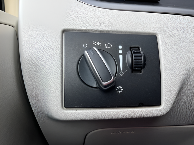 2013 Volkswagen Routan SE