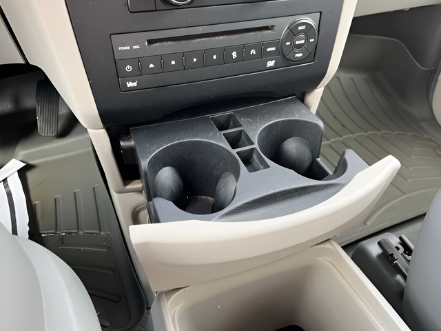 2013 Volkswagen Routan SE