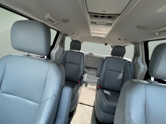 2013 Volkswagen Routan SE