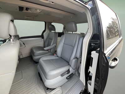 2013 Volkswagen Routan SE
