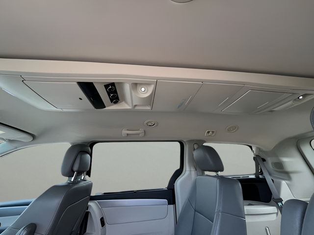 2013 Volkswagen Routan SE