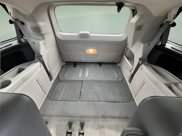 2013 Volkswagen Routan SE