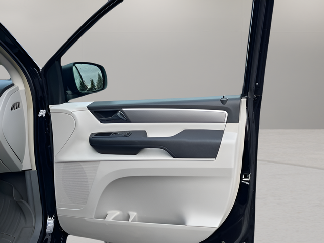 2013 Volkswagen Routan SE