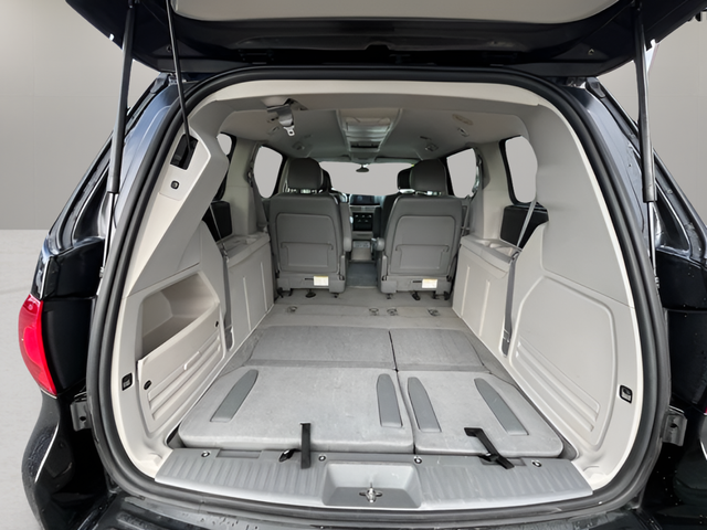 2013 Volkswagen Routan SE