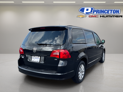 2013 Volkswagen Routan SE